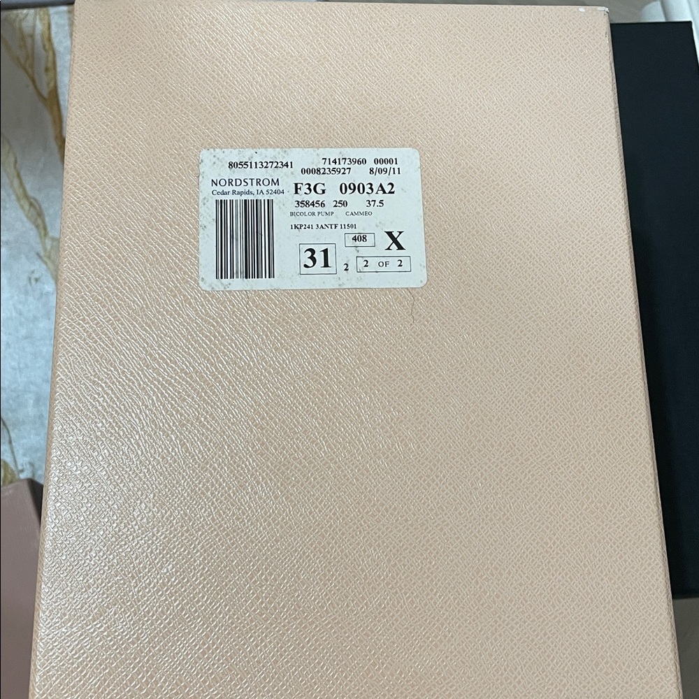 Light Pink Medium Prada empty shoe box - Picture 5 of 9